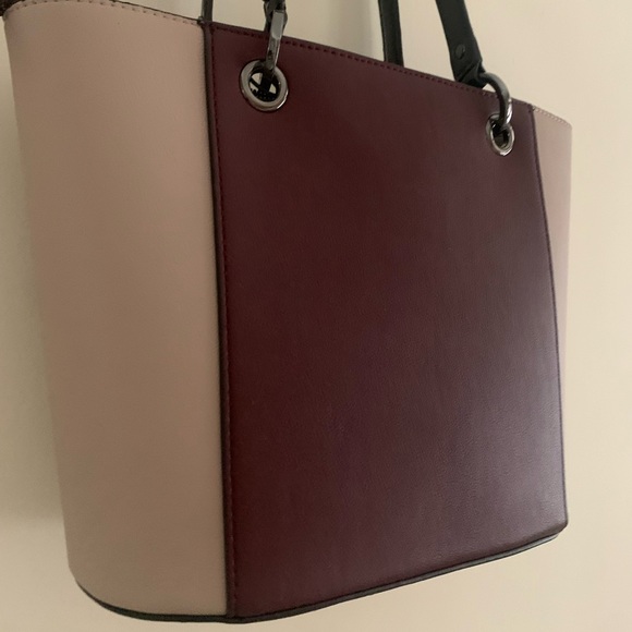 GUESS Handbag - Picture 4 of 8